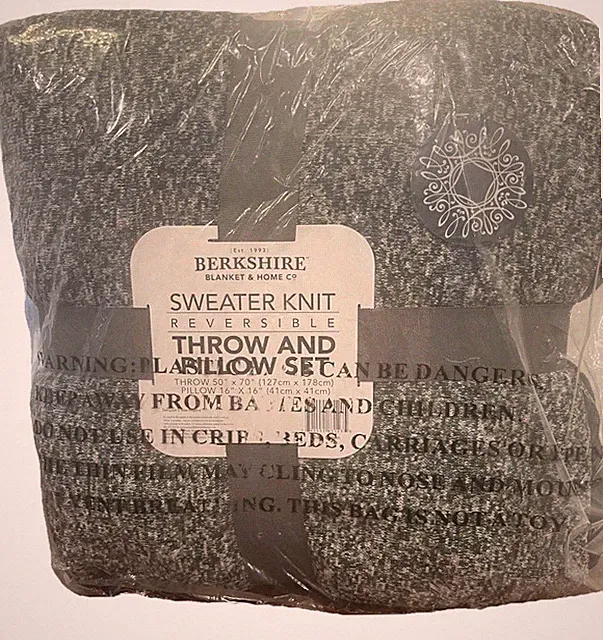 Berkshire Sweater Knit Reversible Throw And Pillow Set Green New