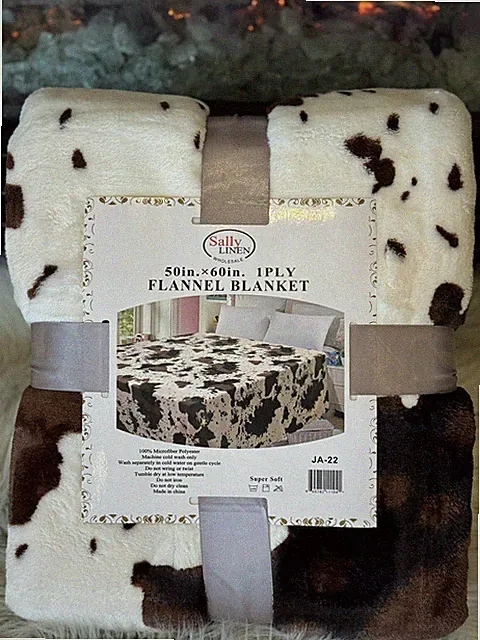 Brand New 50*60 Faux Cowhide Throw Blanket cow print Black White Brown
