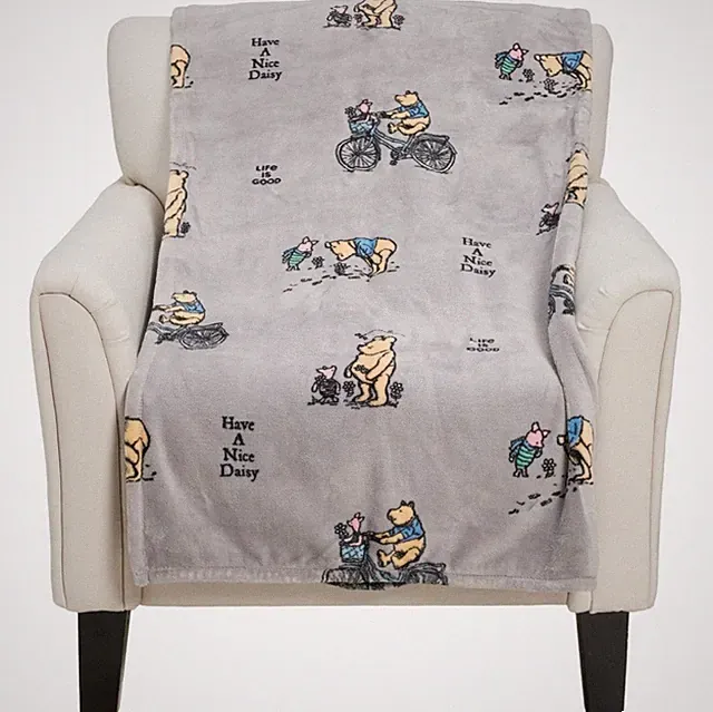 Life Is Good Pooh 50x70” Winnie the Pooh Have a Nice Daisy Fleece Throw Blanket