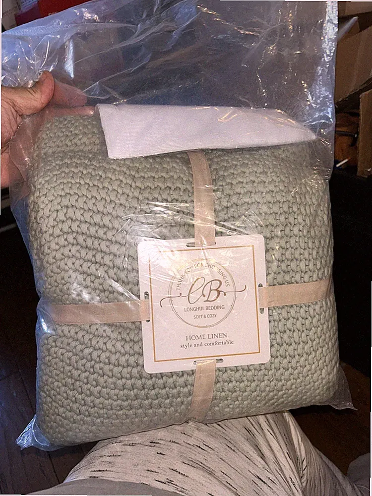 Longhui bedding Green Chunky Cable Knit Throw Blanket 51” X 63” Lightweight+bag