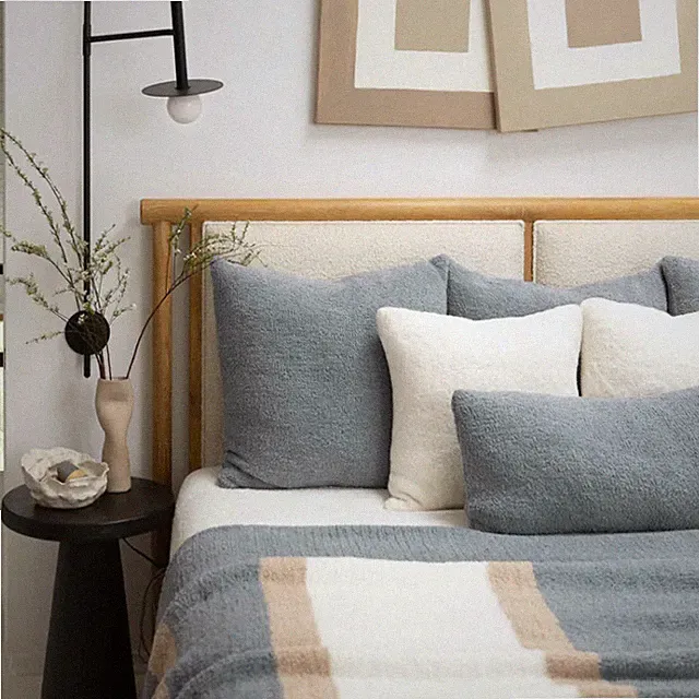Luxurious Comforter Sets Blankets with Chenilla Classic Throw Pillows