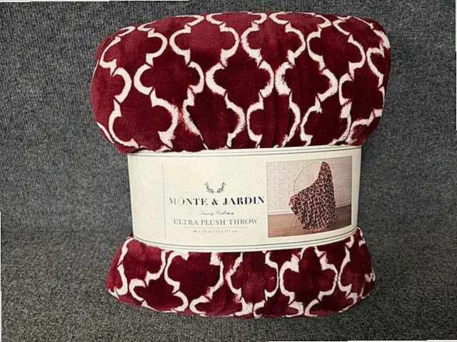 Monte & Jardin Luxury Collection 60" x 70" Ultra Plush Throw Velvet Blanket -New