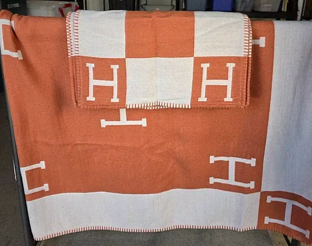 Throw Blanket Orange And Ecru With 4 Pillow Covers 65x52